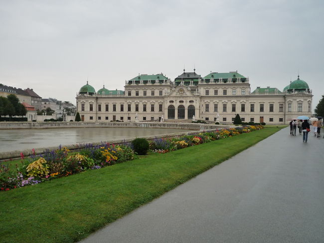 ベルヴェデーレ宮殿<br /><br />ラテン語で「美しい眺め」という意味を持つ宮殿<br /><br />オイゲン公に夏の離宮でした！<br /><br />シェーンブルンより装飾が細かい！