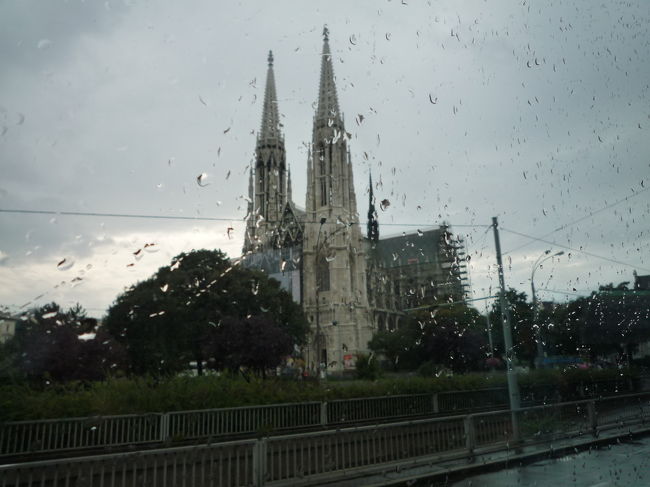 ヴォティーフ教会<br /><br />シュテファン寺院のほうが有名ですが、こちらもなかなか大きかった！！