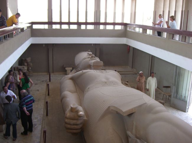 ラムセス２世の巨像