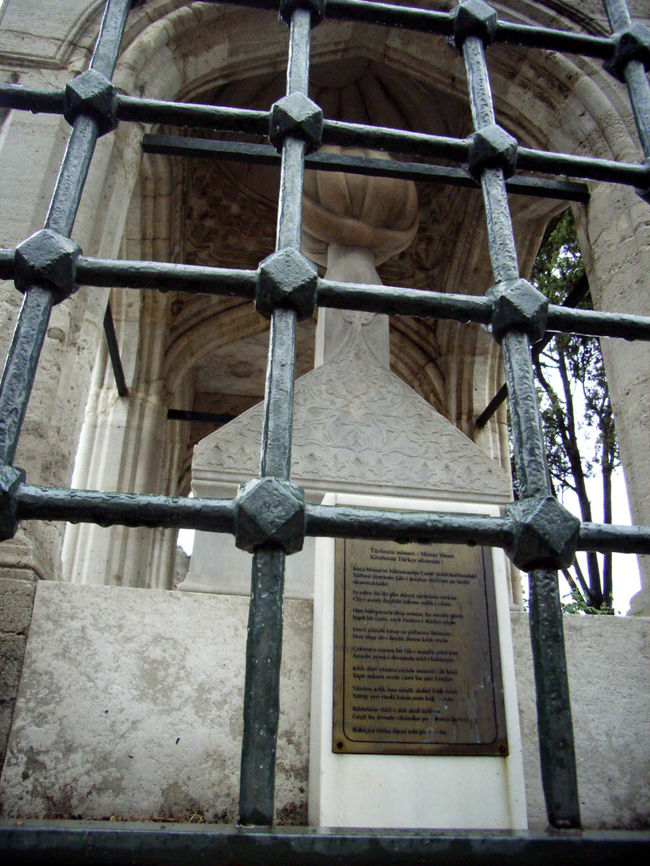 大建築家シナンの墓。