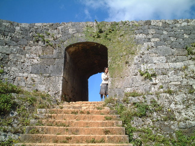 座喜味城跡です。<br />琉球王国の歴史を少しだけ知るきっかけとなりました。<br /><br />※中学の日本史では1-2行しか紹介されてなかったのではないかと思います、ほとんど記憶にありません。