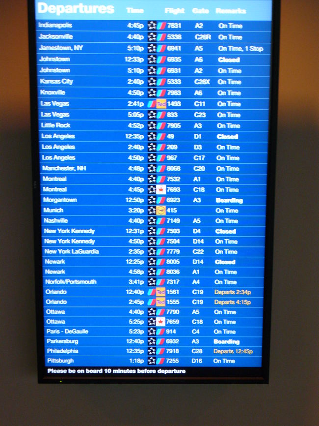 予定通り、IADに到着し、入国審査も無事終了。<br />IADの入国審査は乗継便がある場合はﾒｲﾝﾋﾞﾙではなく、ｻﾃﾗｲﾄＣでできるようになり、処理時間が短くなりました。UAのﾗｳﾝｼﾞにてマッタリして搭乗時間を過ごすはずが、何と搭乗要諦のUA便は2時間のDelayとの事、仕方なくﾚｯﾄﾞｶｰﾍﾟｯﾄｸﾗﾌﾞでマッタリではなくガックリと過ごすことに、予定では2時過ぎにMCOに到着するので４時にはホテルにﾁｪｯｸｲﾝできるはずがこれではホテル到着は６時を過ぎてしまう事に貴重な一日が・・・。