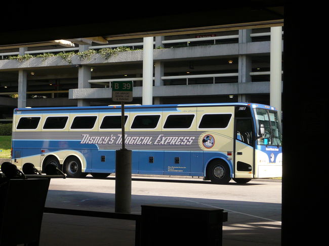 ﾃﾞｨｽﾞﾆｰ直営ﾎﾃﾙの宿泊者用のバスです。