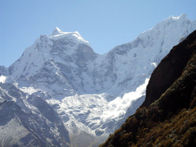 タムセルクの中腹で起きた雪崩を目撃しました。