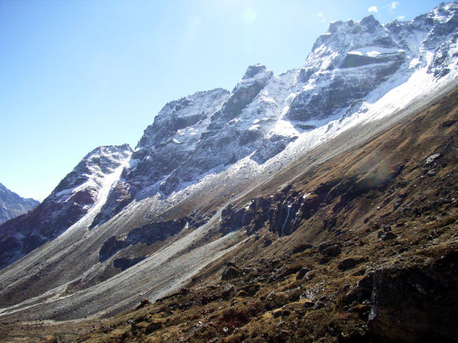 マッチェルモの近くを歩きました。山の様子が日本とは全く違います。