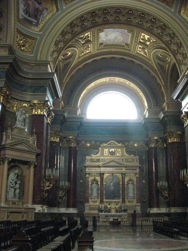 内部。<br />聖イシュトバーンはハンガリー王国の初代国王です。