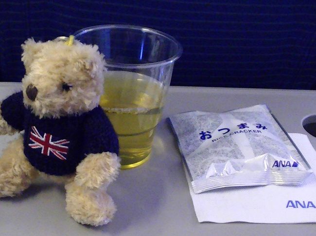 まずはおつまみとドリンクサービスです