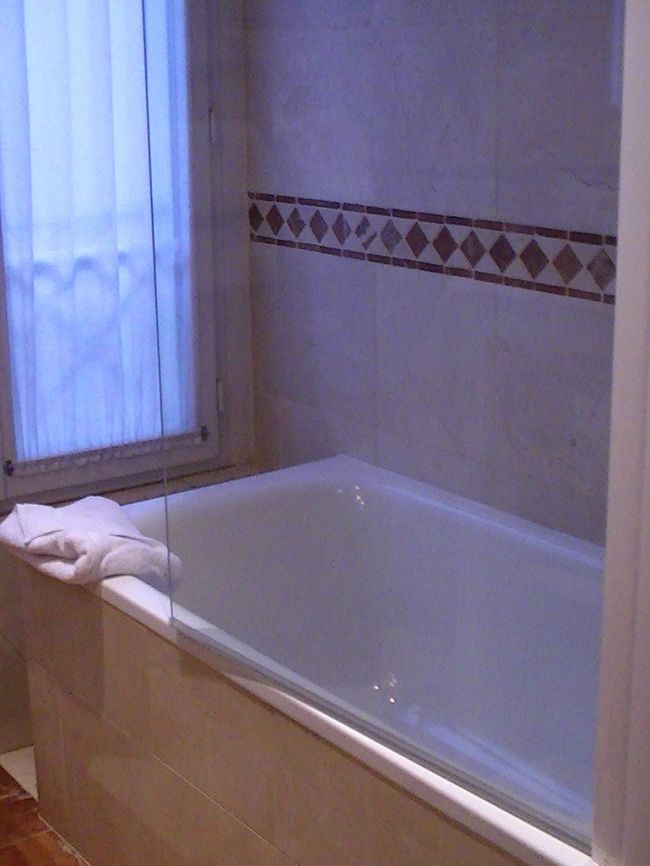 バスルームがこんなに広くてキレイなのがいいです☆<br /><br />この日は疲れてたので、そのままベットへ。。