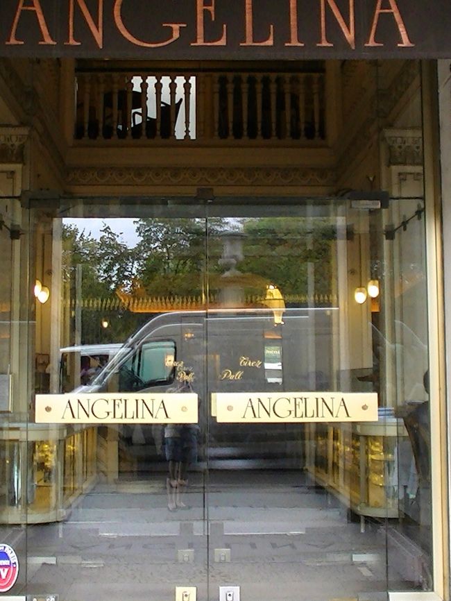 まずは朝ごはんにアンジェリーナへ☆