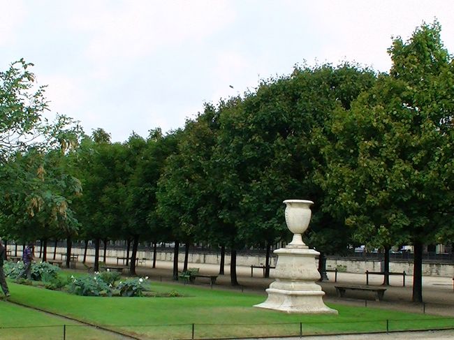 チュイリー公園を抜けて