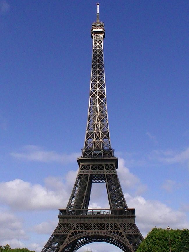 ３日目。ついに来た〜エッフェル塔。お天気も良くてキレイに見えます。