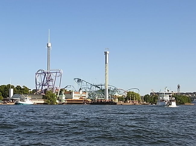 遊園地<br /><br />絶叫が船の中まで聞こえてきました