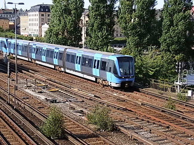 地下鉄が地上に出ているところ。<br /><br />ストックホルムは地下鉄網が非常に充実しているので観光しやすい街でした。