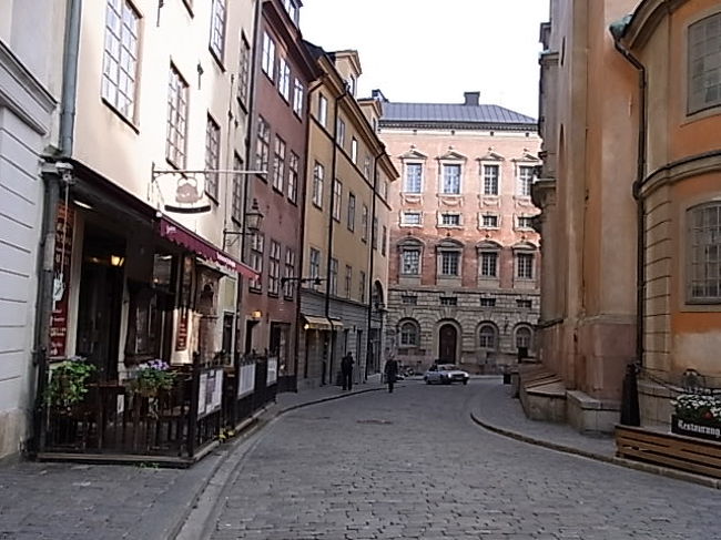 左が昨晩サーモンを食べたレストラン<br /><br />日本語メニューがあって便利でした。