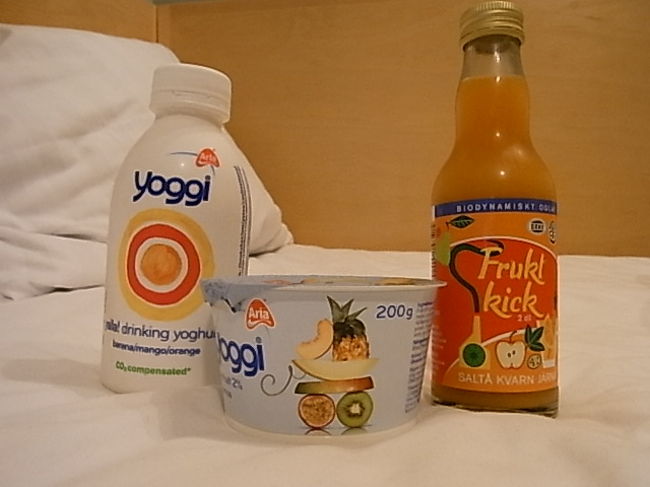 旅行中にお世話になた食べ物<br /><br />特に左のYoggiと言う飲むヨーグルトは何種類もあって、どれも日本には無い味なのですが、どれも美味しかったです。パッケージの可愛さも侮れない所がスウェーデン。<br /><br />