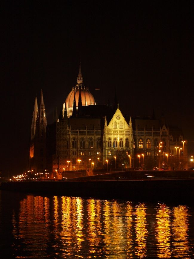 国会議事堂。<br /><br />美しい建物です。