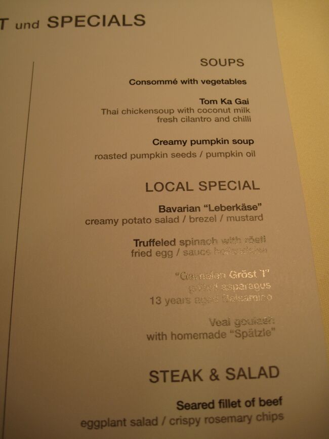 スープ、メインのステーキ等はオーダー式です。