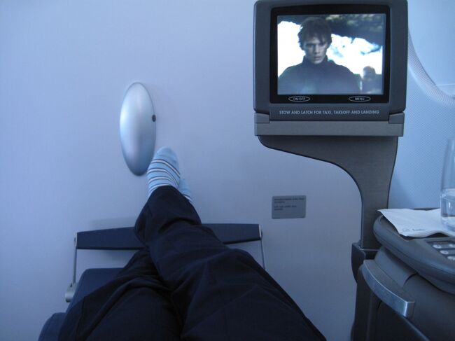 ★ファーストクラスで世界2周旅行★ 東周り編<br /><br />ＪＡＬファ〜ストクラス <br />http://4travel.jp/traveler/geronimo/album/10380242/<br />マホ・ビーチ セントマーチン<br />http://4travel.jp/traveler/geronimo/album/10380255/<br />アンギラ<br />http://4travel.jp/traveler/geronimo/album/10380371/<br />ルフトハンザドイツ航空 ファーストクラス プリ・フライトディナー♪<br />http://4travel.jp/traveler/geronimo/album/10380679/<br />モルドヴァ キシナウ<br />http://4travel.jp/traveler/geronimo/album/10380693/<br />革命の街/自由都市　ティミショアラ<br />http://4travel.jp/traveler/geronimo/album/10380706/<br />黒海の真珠　オデッサ<br />http://4travel.jp/traveler/geronimo/album/10380722/<br />世界最古の都市 エレヴァン<br />http://4travel.jp/traveler/geronimo/album/10381872/<br />ゲガルド修道院とガルニ神殿<br />http://4travel.jp/traveler/geronimo/album/10381908/<br />世界最古の教会 エチミアジン大聖堂<br />http://4travel.jp/traveler/geronimo/album/10381948/<br />カフカスの古都 トビリシ<br />http://4travel.jp/traveler/geronimo/album/10381959/<br />イベリア王国の古都　ムツヘタ　<br />http://4travel.jp/traveler/geronimo/album/10382293/<br />グルジア軍用道路 <br />http://4travel.jp/traveler/geronimo/album/10382300/<br />カズベギ<br />http://4travel.jp/traveler/geronimo/album/10382314/<br />ウクライナ国際航空　機内で礼拝<br />http://4travel.jp/traveler/geronimo/album/10382632/<br />ルフトハンザドイツ航空 ファーストクラス エリアB 新Fラウンジ<br />http://4travel.jp/traveler/geronimo/album/10382636/<br />ドバイ空港　案内<br />http://4travel.jp/traveler/geronimo/album/10382670/<br />ドバイ・メトロ<br />http://4travel.jp/traveler/geronimo/album/10382711/<br />エミレーツ航空 A380 ファーストクラス シャワースパ <br />http://4travel.jp/traveler/geronimo/album/10383020/<br />タイ航空 ファーストクラスで帰国<br />http://4travel.jp/traveler/geronimo/album/10383274/