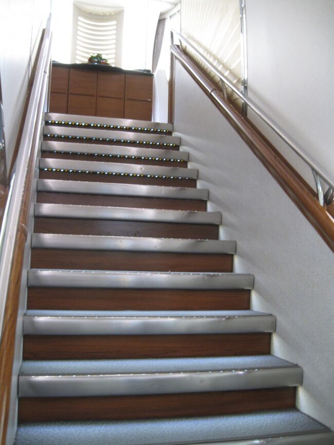 下はロープが張られていて上がれないようになっていた。