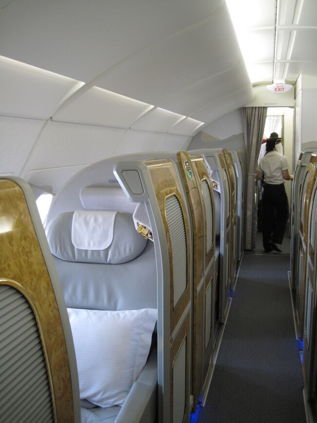 アブレストは1-2-1の４アブレスト<br />窓側は4列、中央席は3列<br />計14席になります。<br /><br />窓側の3Ｋを指定