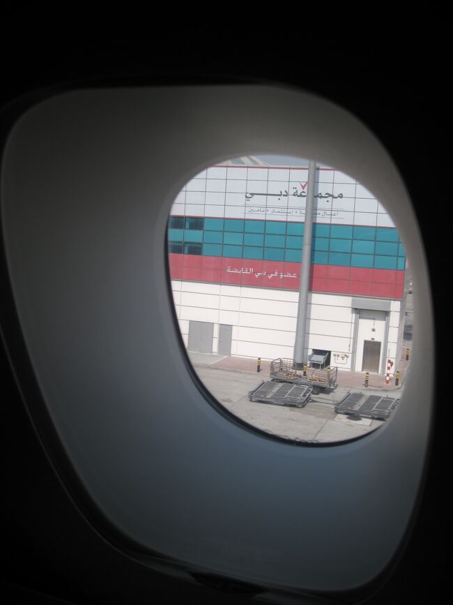 これがＡ380最新の窓<br />（ただし、Ａ380でも機材によっては古い窓枠（ウッド）のもあるようです）<br /><br /><br /><br />何が最新かは・・・