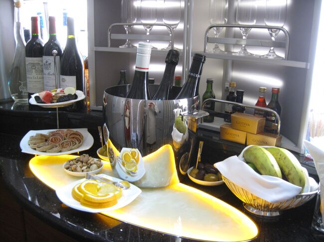 静かに飲みたい方には良いですね。<br /><br />楽しく飲みたい方は後方にあるラウンジで♪