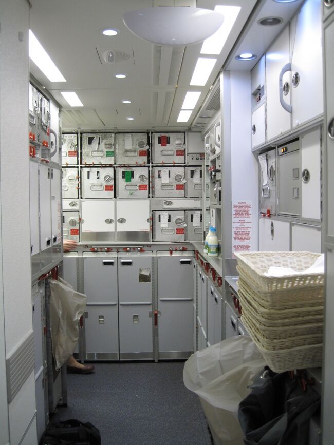 一番後ろのギャレー<br /><br />こんなに広かったら踊れるなぁ〜♪<br /><br />まさにギャレリ〜ナになれる＠＠