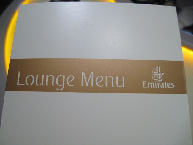 機内ラウンジ用のメニュー<br /><br />路線によって違うっていってました。