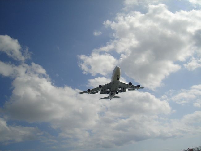 首里城見学の後、特にやる事を決めてなかったので、昨日少ししか見られなかった瀬長島へ。<br /><br />レンタカーが無いのでゆいレールの赤嶺駅まで行って、そこからタクシーを利用。<br /><br />どんだけ飛行機が好きなんだか･･･。