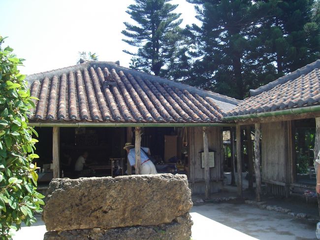 家の前にある石の塀は「ビンフンメン」と呼ばれて、外から入る邪気などを跳ね返す役目があるそう。