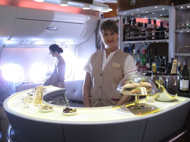 カクテルをつくっていただきました。