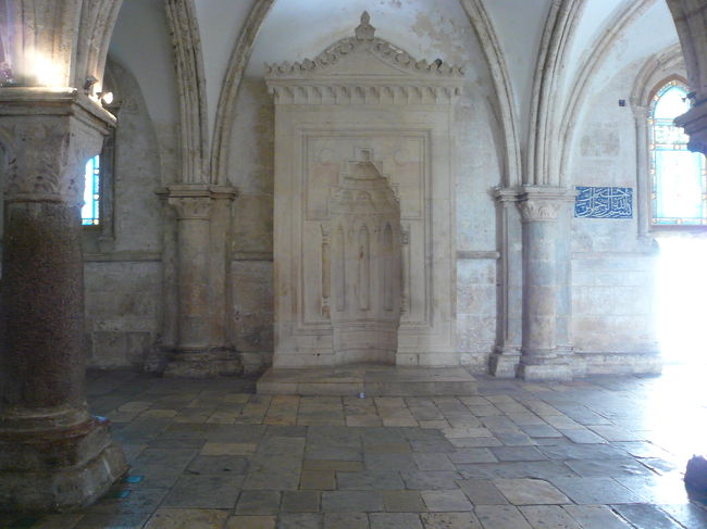 【参考画像】<br />実際に「最後の晩餐」が開かれた場所＠エルサレム<br />ここでは、絵のようにテーブルでの食事ではなくこの広間に座り行われたそうです。<br />