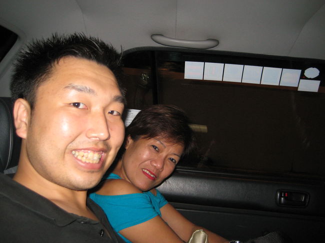 シンガポールからマレーシアへの深夜国境越えで、お会いしたノリのいいおばちゃん！日本語ぺらぺら。なんと５ヶ国語を操る兵！ツアーガイドさんでシンガポールで働いているマレーシアの方です。優しくしていただきました。<br />真っ暗な道で不安の中、楽しく国境越えできました。