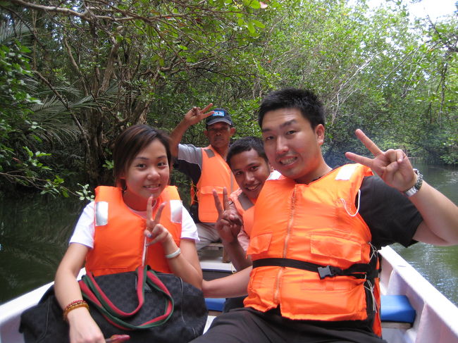 ボートで水上集落へ向かいます！