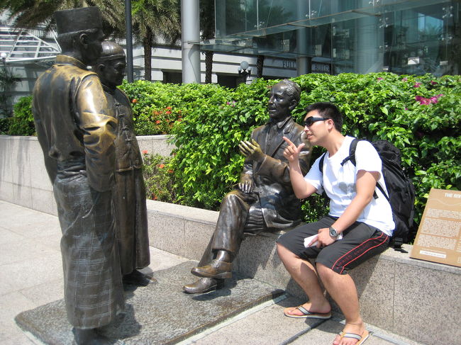 こんな銅像がハーバーにいっぱいです。