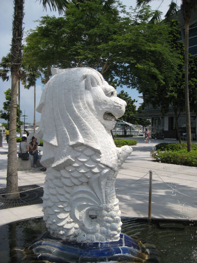 こちらは小マーライオンです。