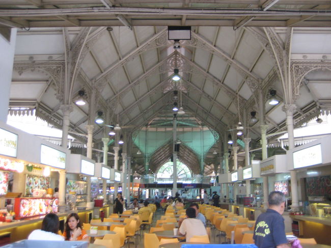 ホカーズ（フードコート）センター。<br />食べませんでしたがその大きさにびっくり。