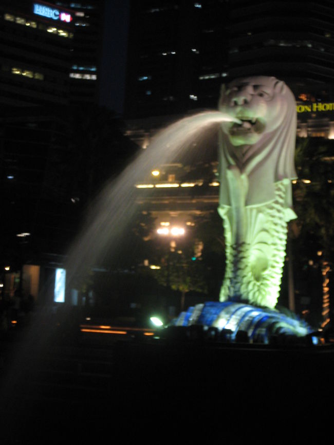 夜のマーライオン