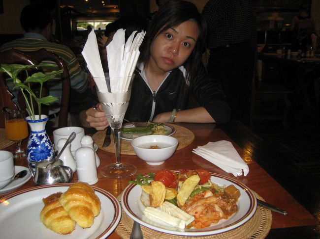 ホテルのカンボジア風バイキング