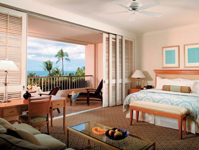 早速チェックインして、ポーターさんに荷物を運んでもらいます。<br />部屋が広いこと！！！！<br /><br />普通タイプの部屋ですが、スイートルーム並です。<br /><br />お隣にはバスルーム。これがまた広くて、<br />バスルームだけで普通のシングルルームよりかなり広いです。<br /><br />