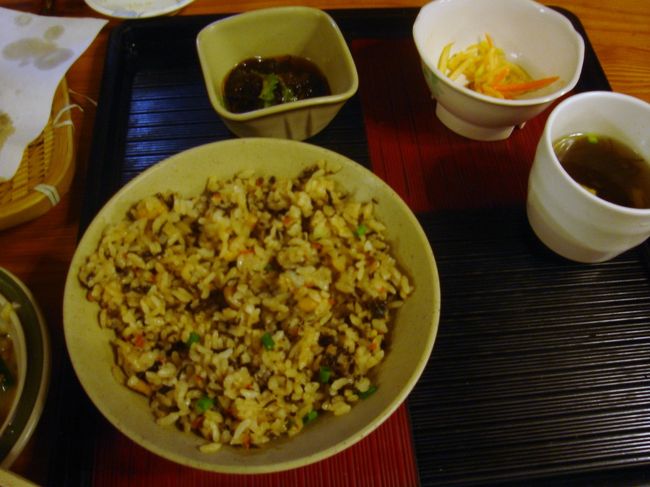 じゅーしぃと天ぷらを注文。<br />相方はじゅーしぃの雑炊を頼んでました。<br />これが旨い！！<br /><br />このじゅーしぃ定食は本当に量が多くて、なかなか減りませんでした。<br />お腹も一杯になり、５日目も終了です。