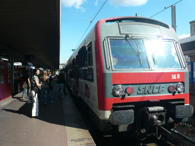 ヴェルサイユ・リヴ・ゴーシュ(Versailles Rive Gauche)からパリに向かいます。