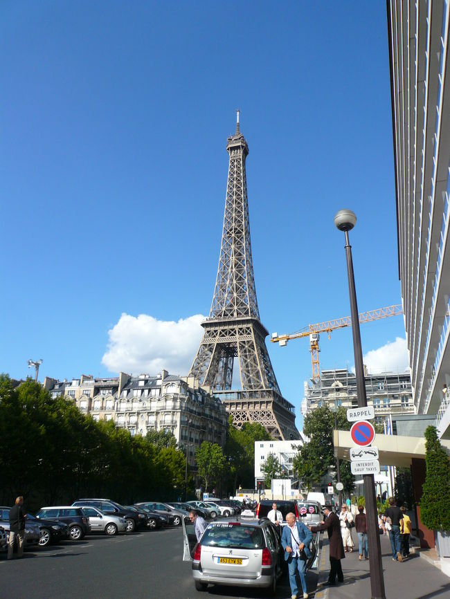 ホテル（HILTON PARIS）前からのエッフェル塔