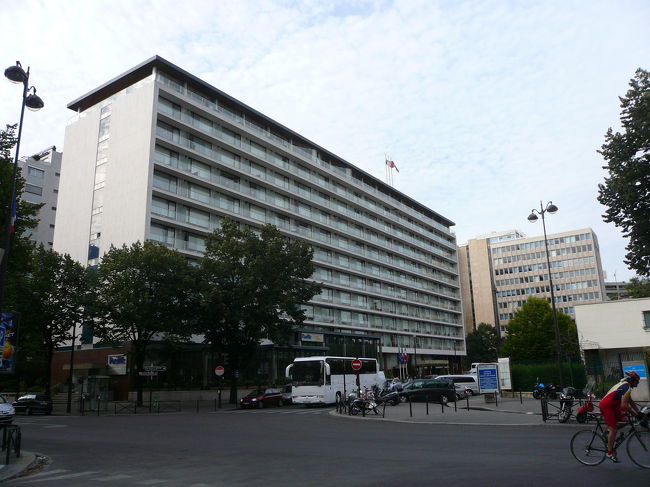 今日はパリ（EURO2008）の最終日です。但し、出発は20:00のため略一日観光が可能です。<br />今日は、エッフェル塔に昇るのと、ルーブル・オルセー美術館などムージアム・パスを活用し市内観光を計画。チェックアウトし、荷物を預け、ヒルトン・パリ・ホテルを後にしました。