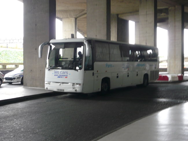 ホテルに戻り荷物をピックアップしタクシーにてポルトマイオまで戻り到着時に買ってあった往復切符にてＣＤＧターミナル１まで戻りました。