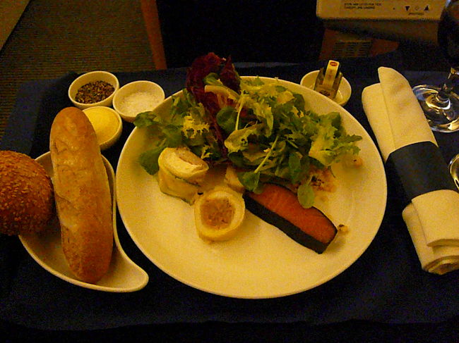 帰りは、素材をパリ調達ということで「洋食」を選択し、前菜です。