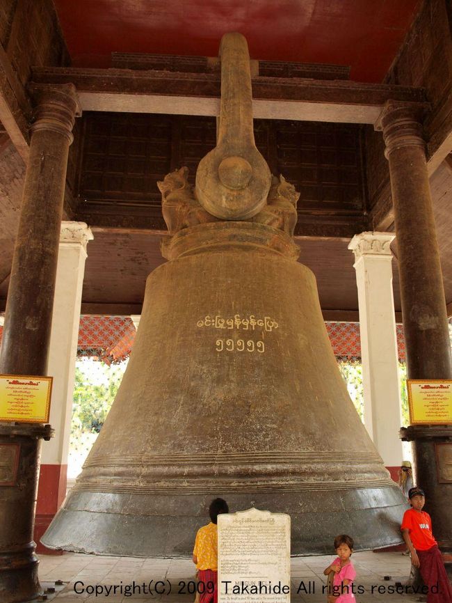 ミングォンの鐘(Mingun Bell))<br /><br />ミングォン・パゴダのために作成した巨大な鐘です。現存の鳴る鐘としては世界最大で、重さ90トンにもなります。<br /><br />http://en.wikipedia.org/wiki/Mingun_Bell