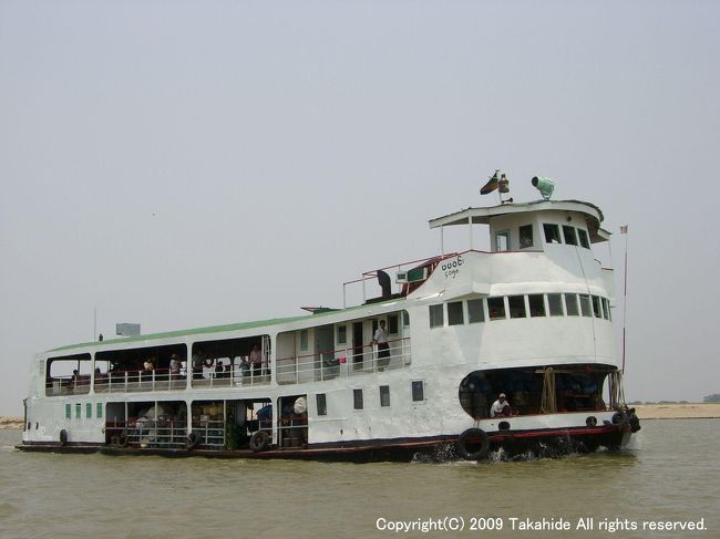 エーヤワディー川<br /><br />川を行き来する定期航路です。何泊もしながら川を下ります。<br /><br />http://ja.wikipedia.org/wiki/%E3%82%A8%E3%83%BC%E3%83%A4%E3%83%AF%E3%83%87%E3%82%A3%E3%83%BC%E5%B7%9D