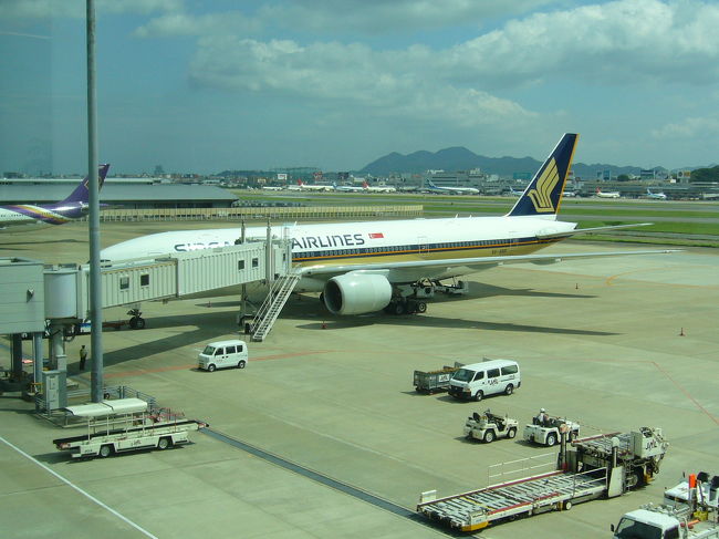 福岡からシンガポールエアラインに乗っていざ出発。もちろんシンガポール乗り換えです。