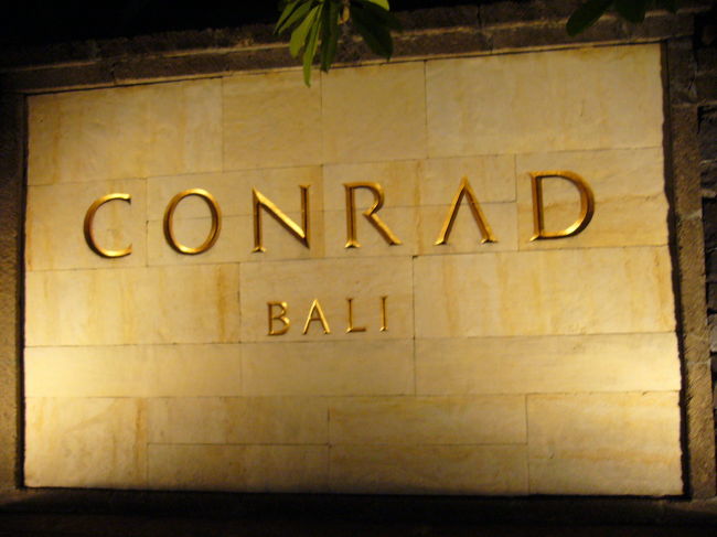 今回滞在するのはコンラッド・バリ。高級リゾートホテルが集まるヌサドゥア地区にあります。